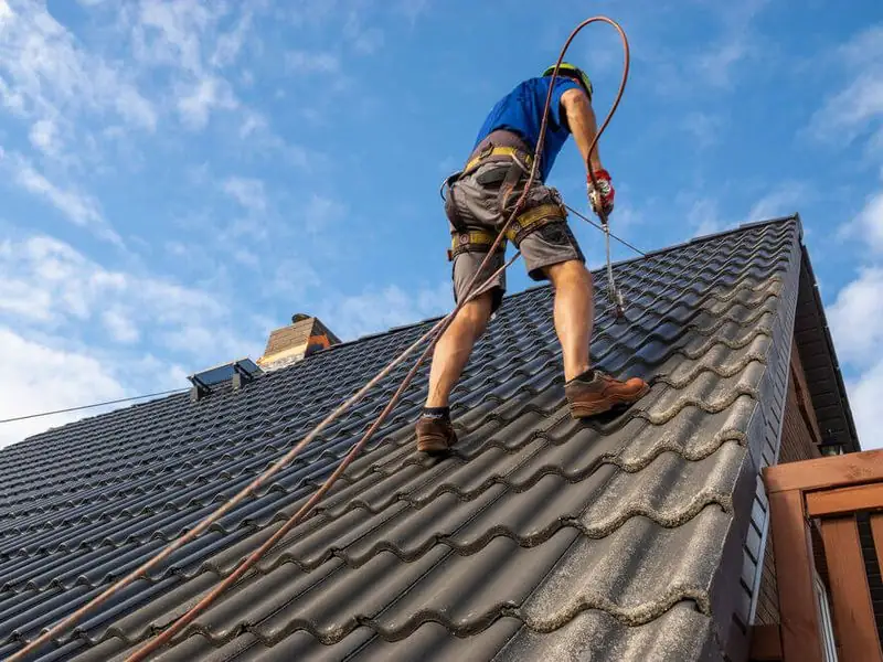 Malowanie dachów w Słupsku i okolicach – renowacja dachówki i blachy, CleanTECH Malowanie dachów w Słupsku i okolicach – renowacja dachówki i blachy, CleanTECH