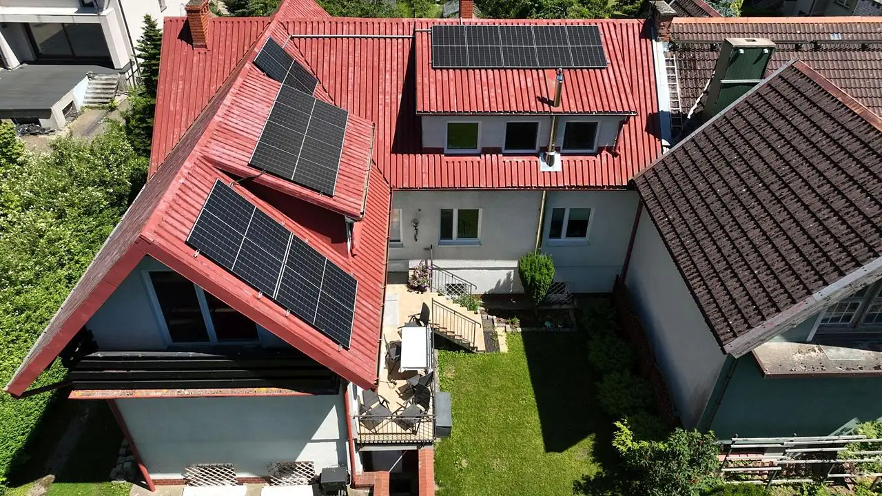Dach od strony ogrodu i tarasu: przed pracami – Słupsk, CleanTECH