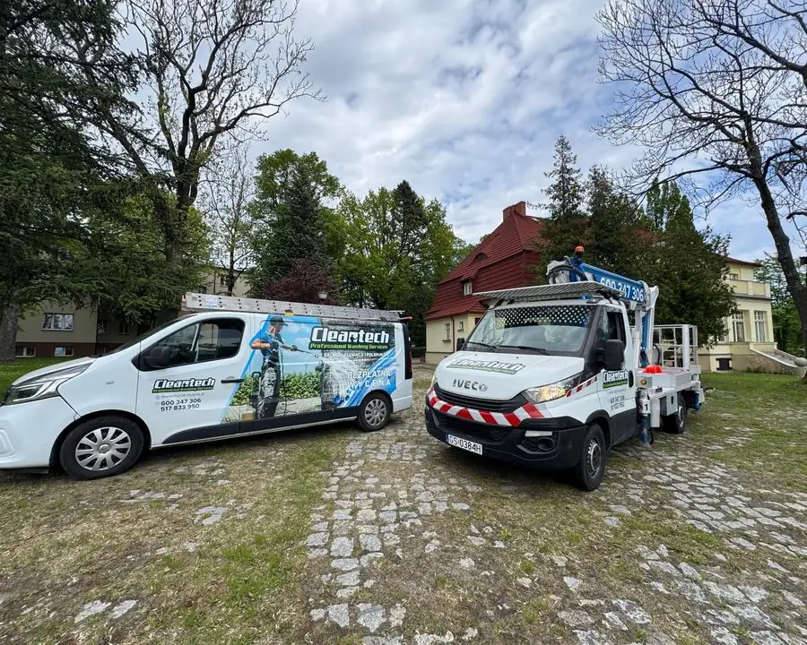 Mycie dachów, elewacji i kostki brukowej w Słupsku i Ustce – samochody CleanTECH: bus z myjką ciśnieniową i podnośnik koszowy Mycie dachów, elewacji i kostki brukowej w Słupsku i Ustce – samochody CleanTECH: bus z myjką ciśnieniową i podnośnik koszowy