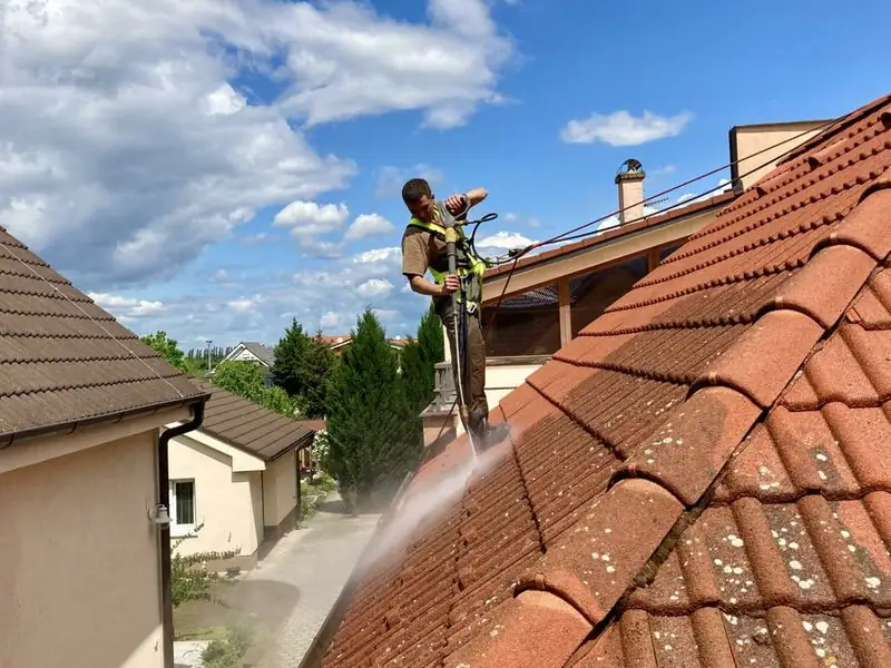 Mycie dachów w Słupsku – usuwanie mchu, glonów i porostów z dachówki, CleanTECH Mycie dachów w Słupsku – usuwanie mchu, glonów i porostów z dachówki, CleanTECH