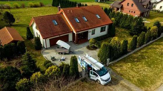 Dom jednorodzinny z samochodem CleanTech i zapleczem do mycia przed pracami – Bierkowo k. Słupska, CleanTECH