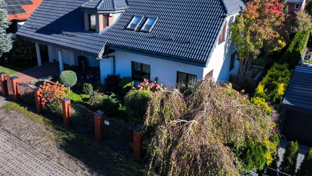 Kompleksowa renowacja dachu w Słupsku: mycie, odgrzybianie i impregnacja koloryzująca RAL 7024 – Słupsk, CleanTech