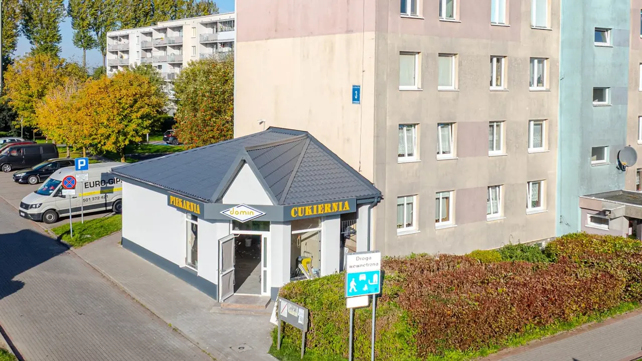 Widok z drona na pawilon handlowy w Słupsku: po pracach