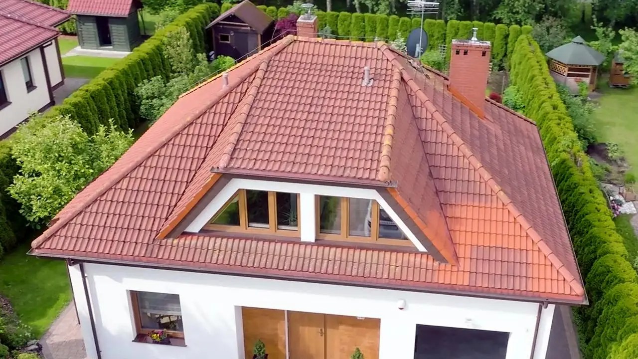 Front domu z garażem: po pracach – Słupsk, CleanTECH