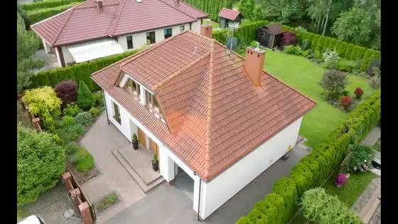 Dom z prawej strony po myciu dachu – Słupsk, CleanTECH Dom z prawej strony po myciu dachu – Słupsk, CleanTECH