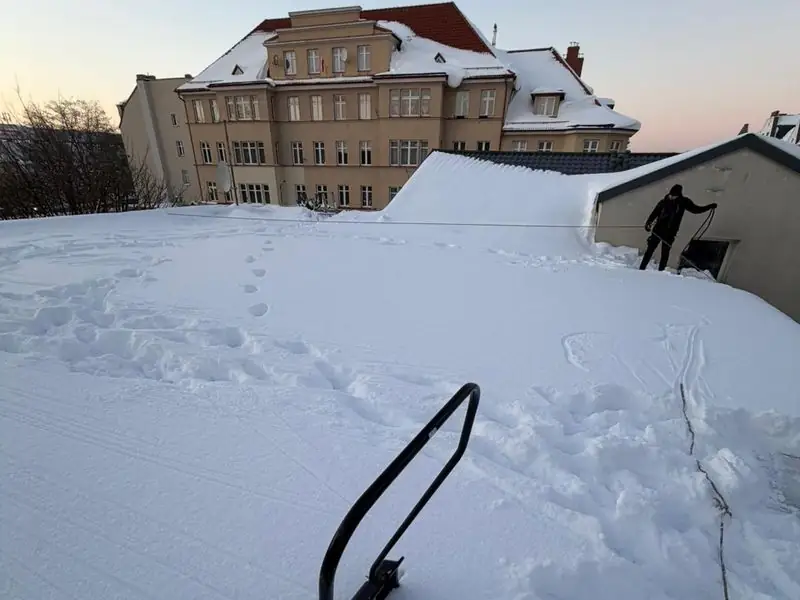 Odśnieżanie dachów w Słupsku i okolicach – usuwanie śniegu i sopli, CleanTECH Odśnieżanie dachów w Słupsku i okolicach – usuwanie śniegu i sopli, CleanTECH