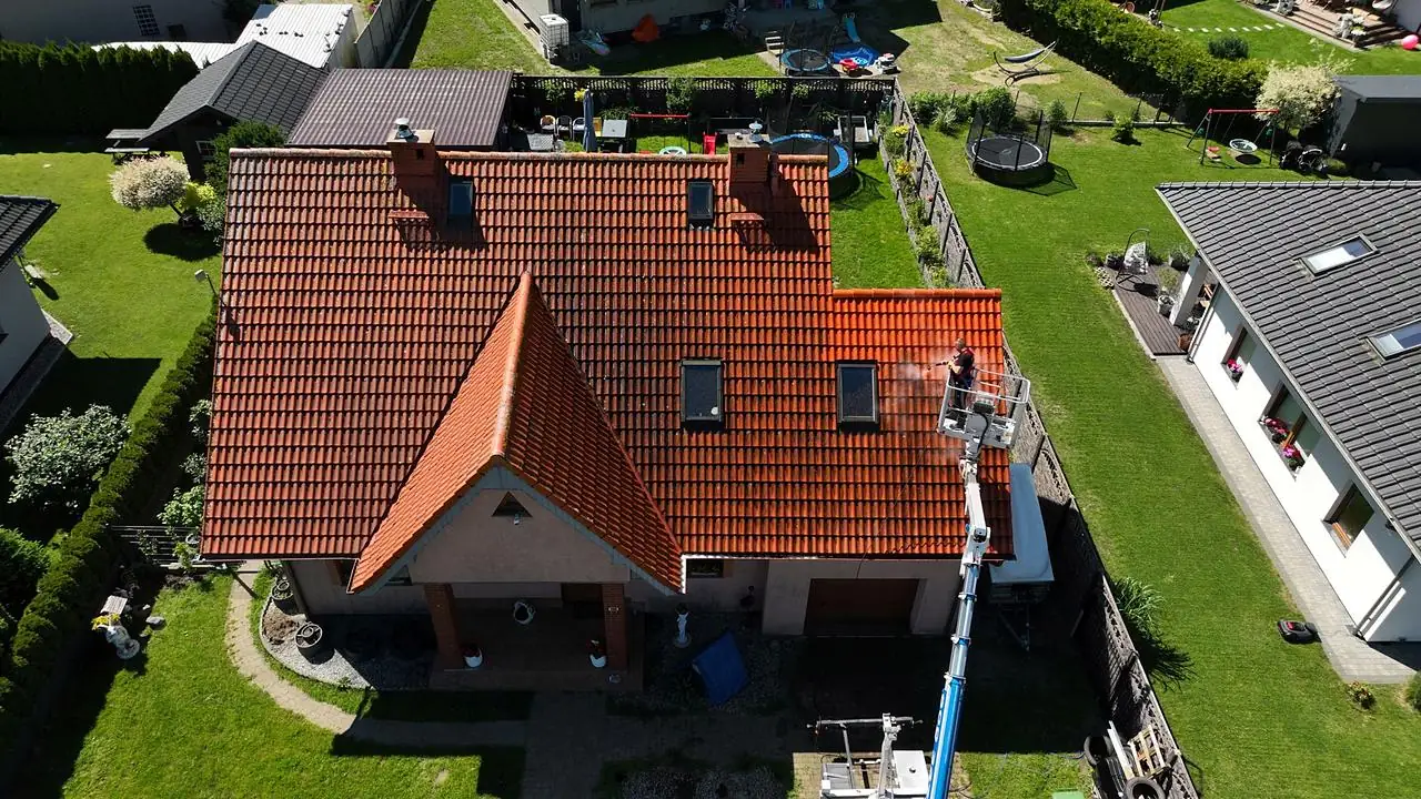 Widok z góry: w trakcie mycia i po pracach: przed pracami – Słupsk i okolice, CleanTECH Widok z góry: w trakcie mycia i po pracach: przed pracami – Słupsk i okolice, CleanTECH