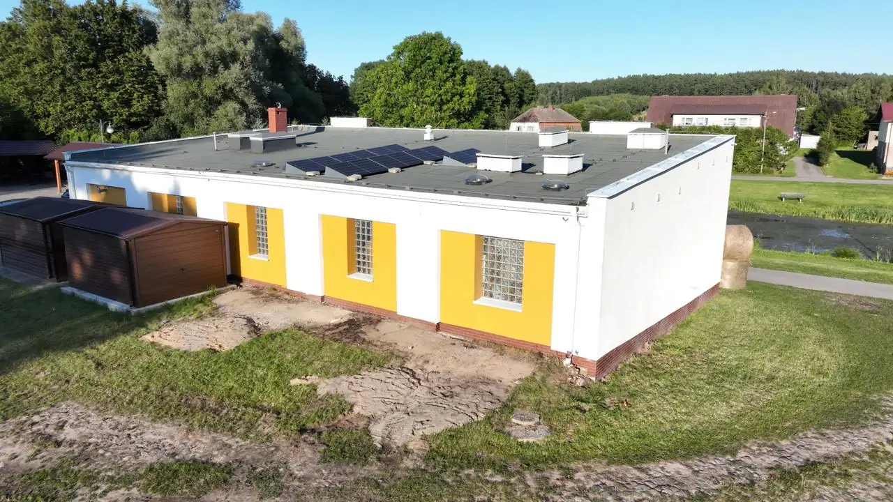 Elewacja boczna ze szkłem luksfer: po pracach – Gąbin, gmina Ustka, CleanTECH