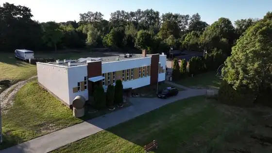 Świetlica w Gąbinie po odświeżeniu elewacji, widok od strony frontu