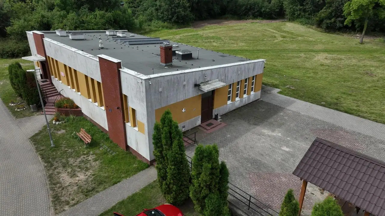 Narożnik budynku: przed pracami – Gąbin, gmina Ustka, CleanTECH