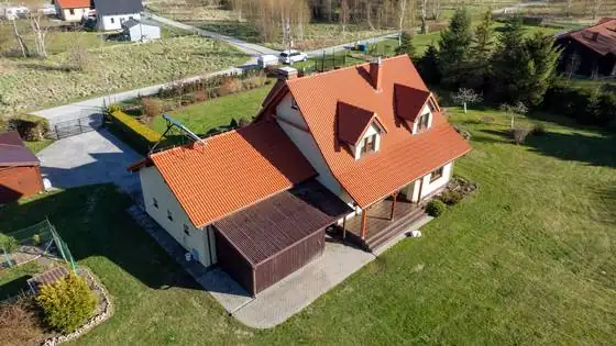 Dach garażu i dobudówki po myciu, widok z lotu ptaka – Słupsk i okolice, CleanTECH Dach garażu i dobudówki po myciu, widok z lotu ptaka – Słupsk i okolice, CleanTECH