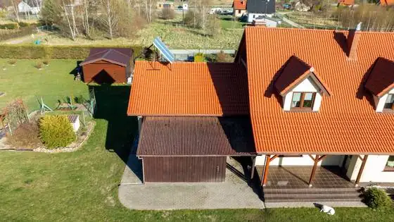 Dach od strony tarasu po myciu, widok z góry – Słupsk i okolice, CleanTECH Dach od strony tarasu po myciu, widok z góry – Słupsk i okolice, CleanTECH