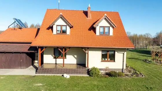 Dach domu od strony tarasu po myciu i impregnacji – Słupsk i okolice, CleanTECH Dach domu od strony tarasu po myciu i impregnacji – Słupsk i okolice, CleanTECH