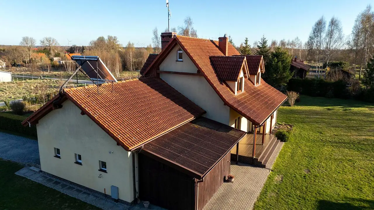 Dach garażu i dobudówki: przed pracami – Słupsk i okolice, CleanTECH Dach garażu i dobudówki: przed pracami – Słupsk i okolice, CleanTECH